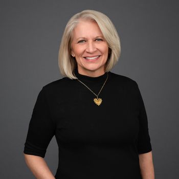 Portrait of Lisa Lundberg, Realtor®